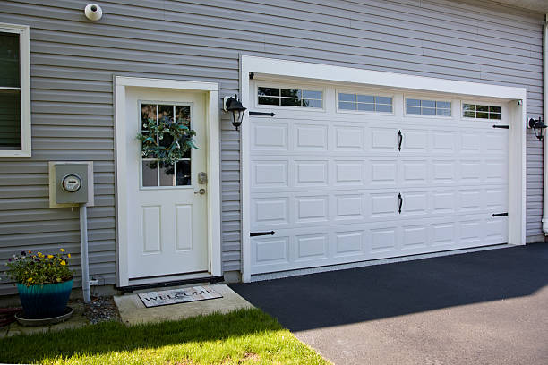 24/7 Emergency Garage Door Panel Replacement experts in Lambertville, MI